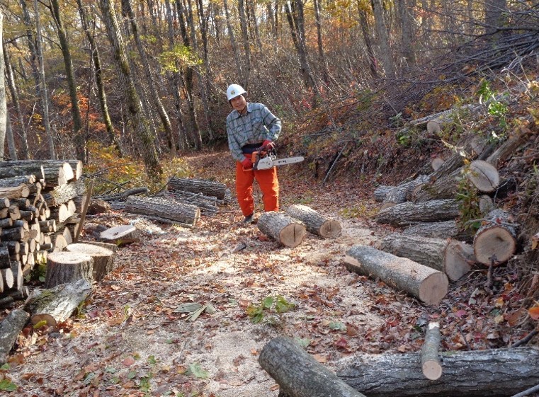 薪づくり倶楽部（作業時の様子）